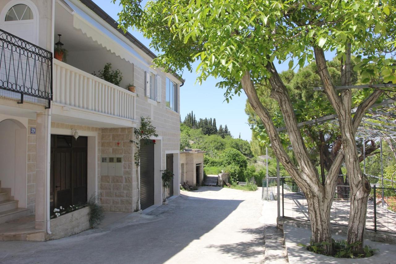Holiday House Pine Tree Nerezisca Exterior photo