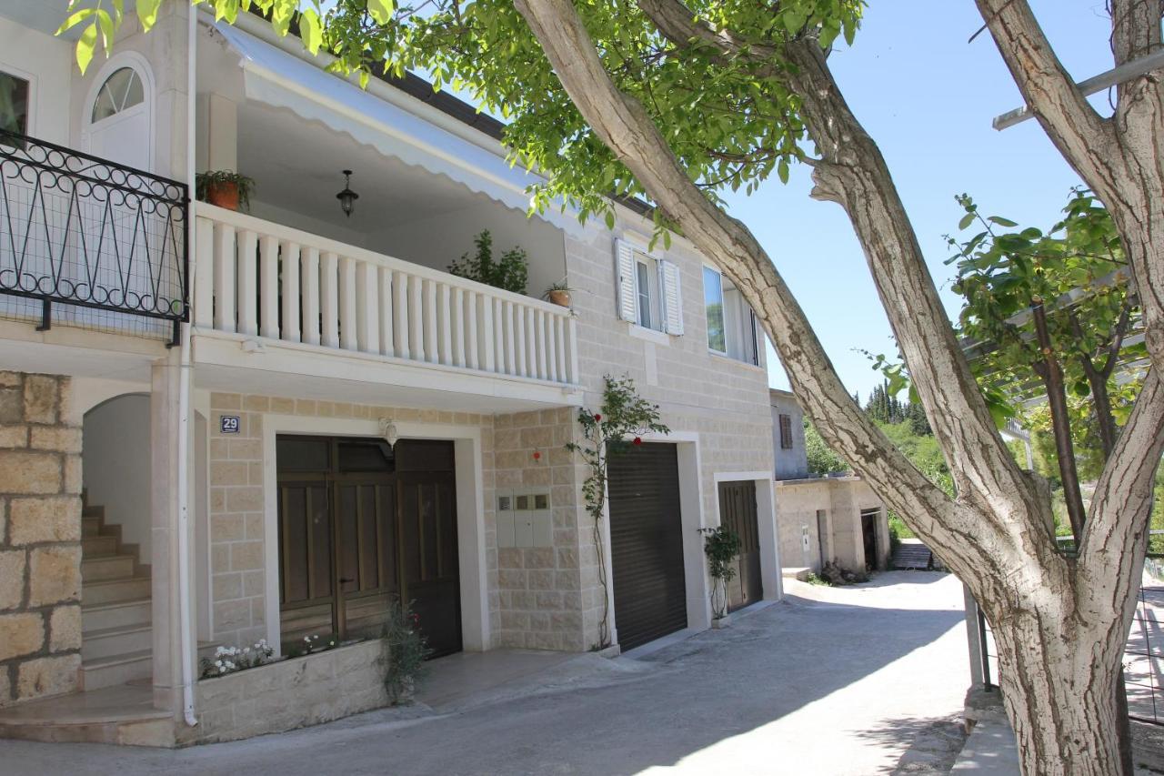 Holiday House Pine Tree Nerezisca Exterior photo
