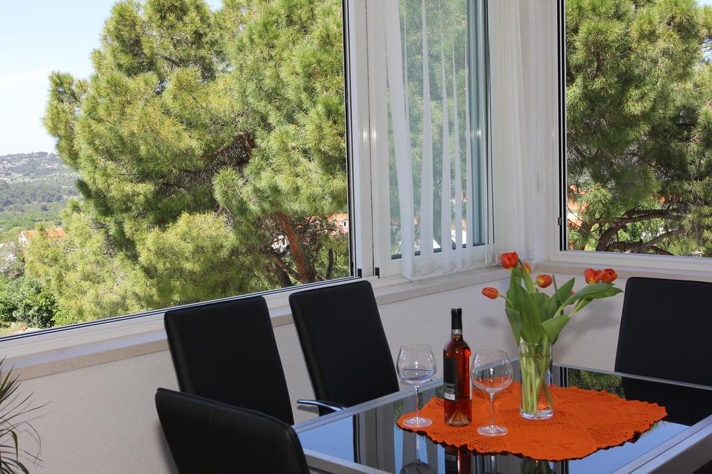 Holiday House Pine Tree Nerezisca Exterior photo